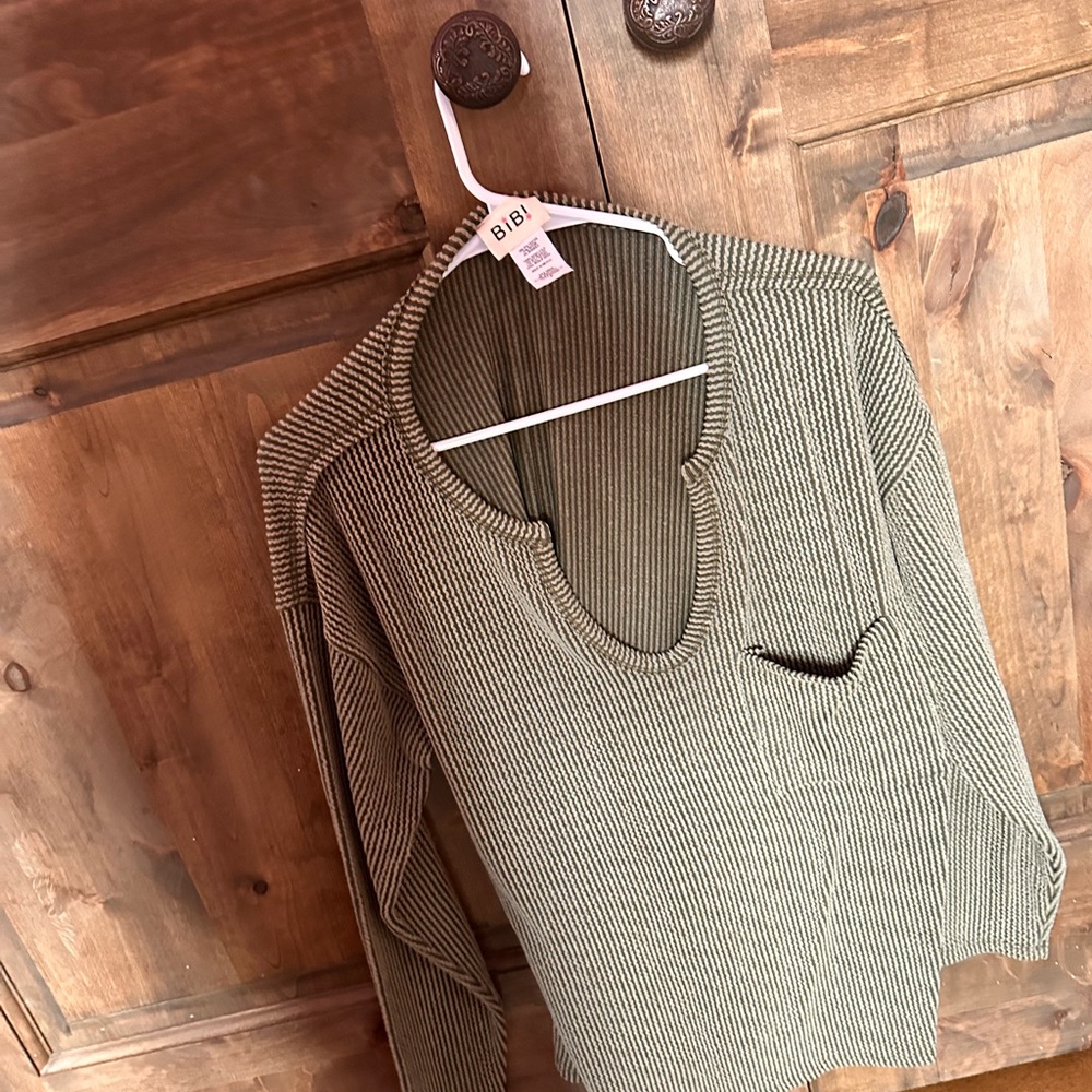BiBi Green Knit V-Neck Sweatshirt